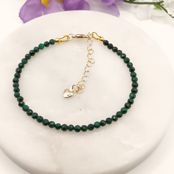 Minimalist Bracelet with Faceted Natural Malachite - Picture 4 of 6